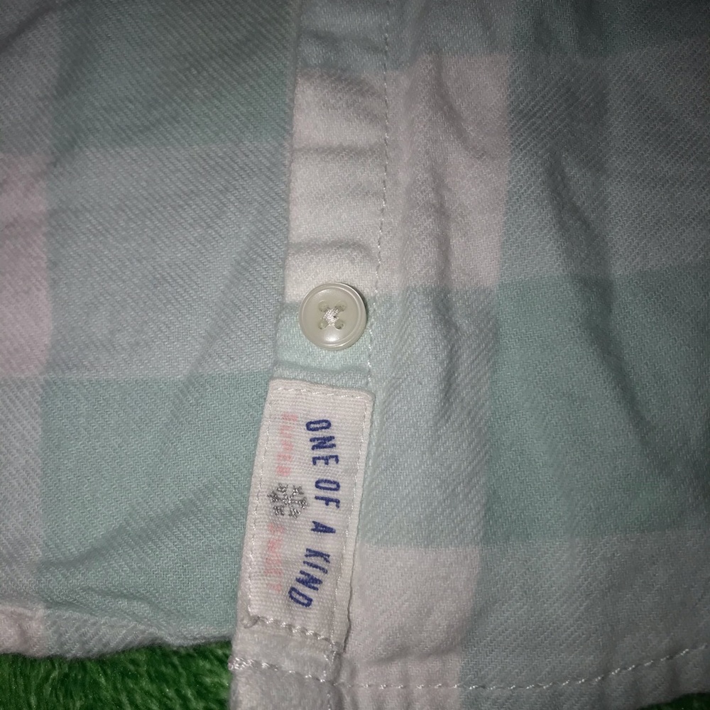 Button down - Picture 2 of 3